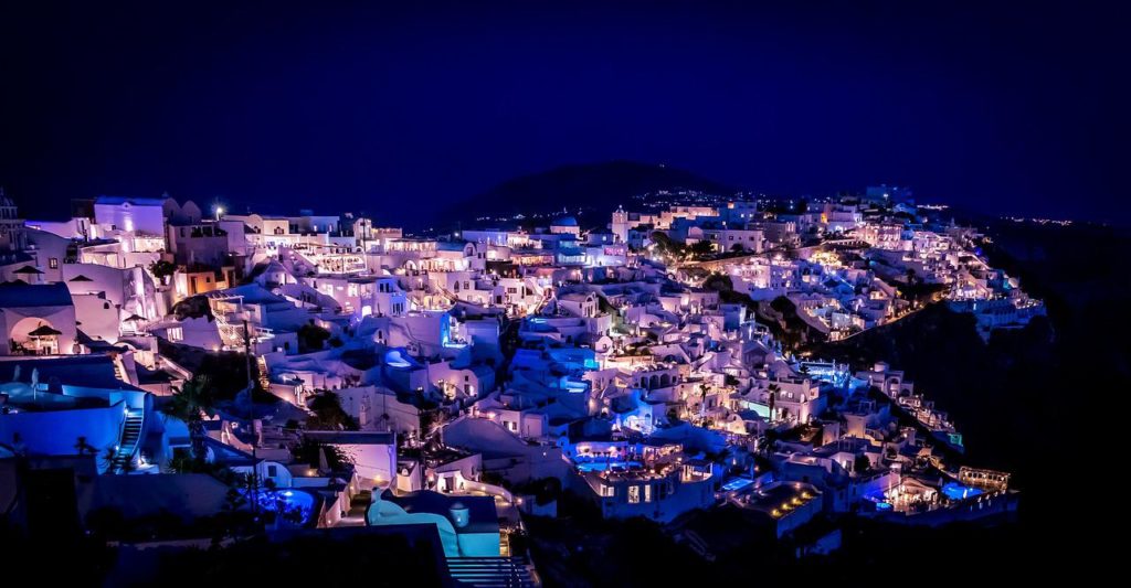 Vita notturna a Santorini